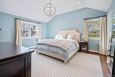 172 Burtis Lane, Syosset, NY 11791 - Photo 22