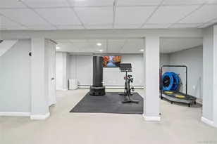 172 Burtis Ln, Syosset, NY 11791 - Photo 34