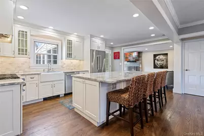 172 Burtis Lane, Syosset, NY 11791 - Photo 14