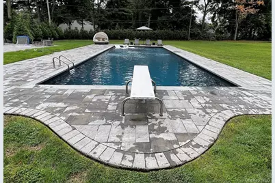 172 Burtis Lane, Syosset, NY 11791 - Photo 38