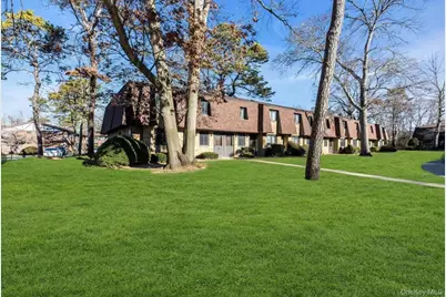 33D Newbrook Ln #33d, Bay Shore, NY 11706 - Photo 1