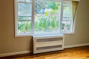 15-42 Utopia Pkwy, Whitestone, NY 11357 - Photo 4