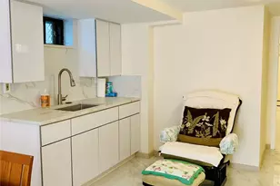 15-42 Utopia Pkwy, Whitestone, NY 11357 - Photo 10