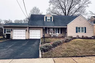 71 Home St, Malverne, NY 11565 - Photo 2