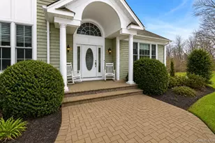 86 Louise Ct, Riverhead, NY 11901 - Photo 2