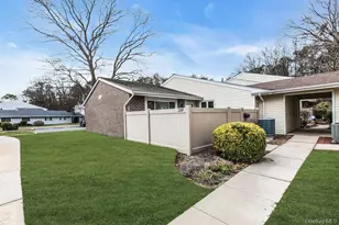 224 Springmeadow Dr, Holbrook, NY 11741 - Photo 2