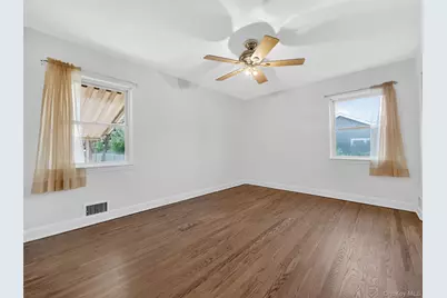 180 W Washington Avenue, Pearl River, NY 10965 - Photo 18