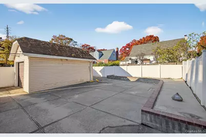 132 S Terrace Place, Valley Stream, NY 11580 - Photo 18