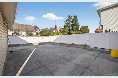 132 S Terrace Place, Valley Stream, NY 11580 - Photo 20
