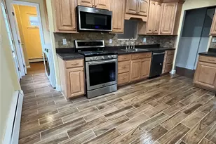 100 Lexington Ave, Holbrook, NY 11741 - Photo 6