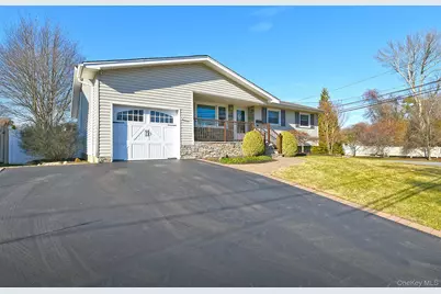 534 Hyman Avenue, West Islip, NY 11795 - Photo 2