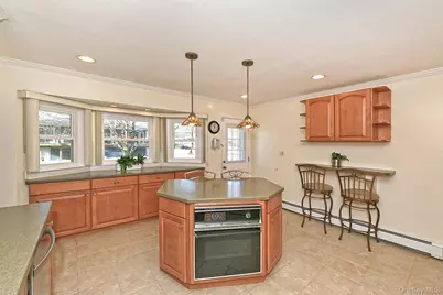 534 Hyman Avenue, West Islip, NY 11795 - Photo 8