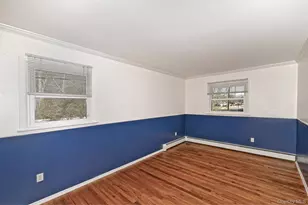 534 Hyman Ave, West Islip, NY 11795 - Photo 18