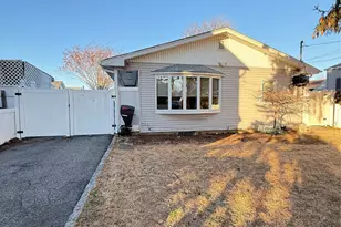 254 Park Ave, Freeport, NY 11520 - Photo 2