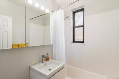 67-35 Yellowstone Blvd #7N, Forest Hills, NY 11375 - Photo 8