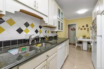 69-10 Yellowstone Boulevard #210, Forest Hills, NY 11375 - Photo 8