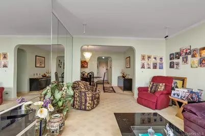 69-10 Yellowstone Boulevard #210, Forest Hills, NY 11375 - Photo 4