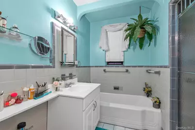 69-10 Yellowstone Boulevard #210, Forest Hills, NY 11375 - Photo 10