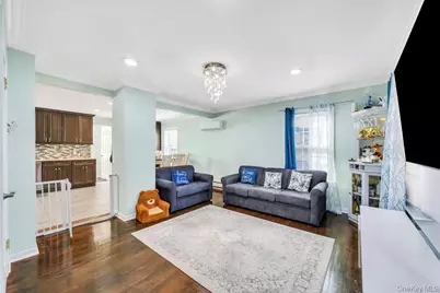 8 Madison Avenue, Glen Cove, NY 11542 - Photo 4