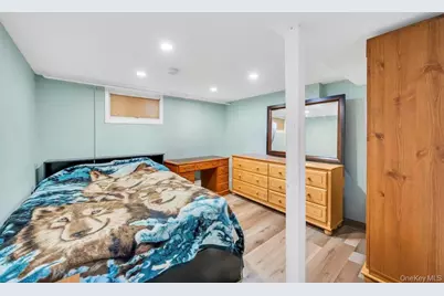 8 Madison Avenue, Glen Cove, NY 11542 - Photo 20