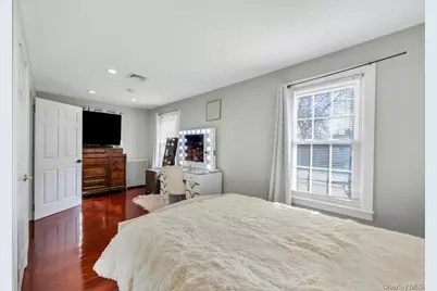 8 Madison Avenue, Glen Cove, NY 11542 - Photo 12