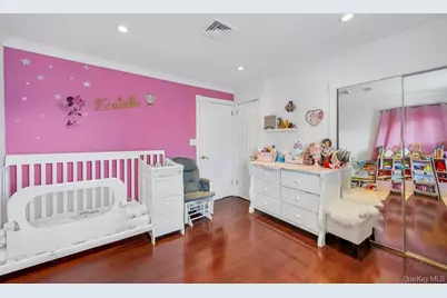 8 Madison Avenue, Glen Cove, NY 11542 - Photo 14