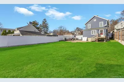 8 Madison Avenue, Glen Cove, NY 11542 - Photo 28