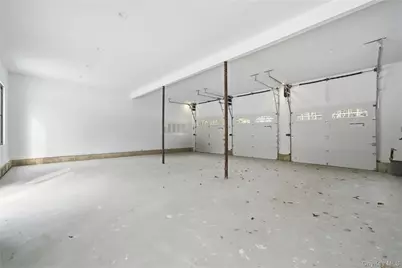 115 Weeks Drive, Dix Hills, NY 11746 - Photo 44