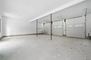 115 Weeks Dr, Dix Hills, NY 11746 - Photo 44