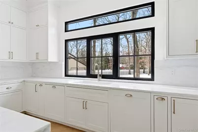 115 Weeks Drive, Dix Hills, NY 11746 - Photo 18