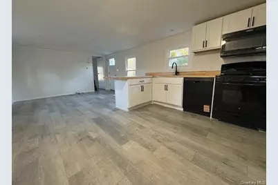 525/D17 Riverleigh, Riverhead, NY 11901 - Photo 2