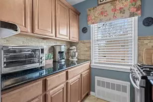 71-42 Little Neck Pkwy, Floral Park, NY 11004 - Photo 10