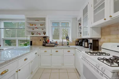 22 Channing Place #G, Eastchester, NY 10709 - Photo 10