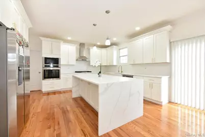 551 Grand Avenue, Lindenhurst, NY 11757 - Photo 12