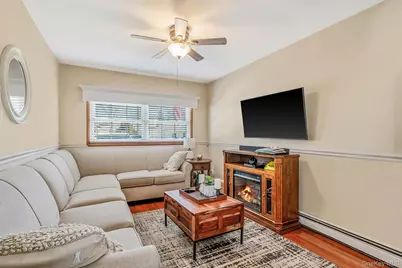 28 Pamela Lane, Selden, NY 11784 - Photo 8