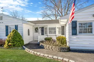 28 Pamela Ln, Selden, NY 11784 - Photo 4