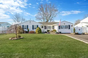 28 Pamela Ln, Selden, NY 11784 - Photo 2