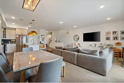 422 Marina Pointe Drive #422, East Rockaway, NY 11518 - Photo 8