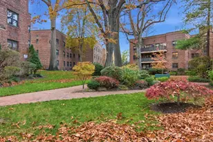 52 Brompton Rd, Great Neck, NY 11021 - Photo 16