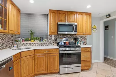 52 Brompton Road #52, Great Neck, NY 11021 - Photo 10