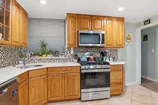 52 Brompton Rd, Great Neck, NY 11021 - Photo 10