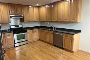 82 Lakeview Dr, Manorville, NY 11949 - Photo 2