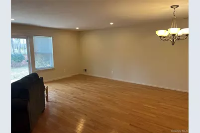 82 Lakeview Drive, Manorville, NY 11949 - Photo 4