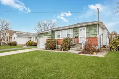139 N Cedar Street, Massapequa, NY 11758 - Photo 2