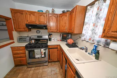 165 Cochran Place, Valley Stream, NY 11581 - Photo 8