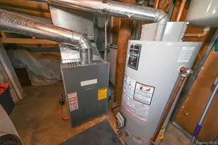 165 Cochran Pl, Valley Stream, NY 11581 - Photo 18