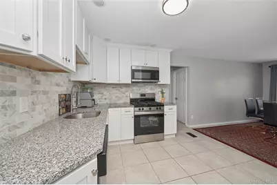 31 21st Avenue, Bay Shore, NY 11706 - Photo 10