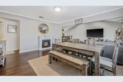 792 Frankford Road, West Babylon, NY 11704 - Photo 2