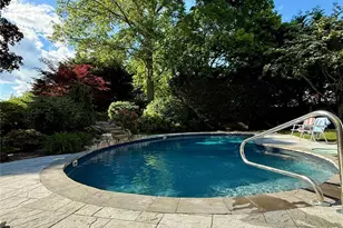 946 Manor Ln, Bay Shore, NY 11706 - Photo 38