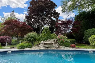 946 Manor Ln, Bay Shore, NY 11706 - Photo 36